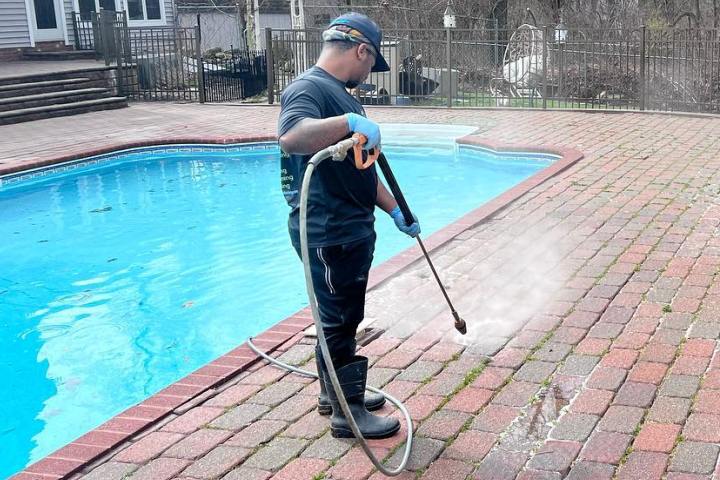 How Much Does It Cost to Hire a Power Washing Service in 2025?