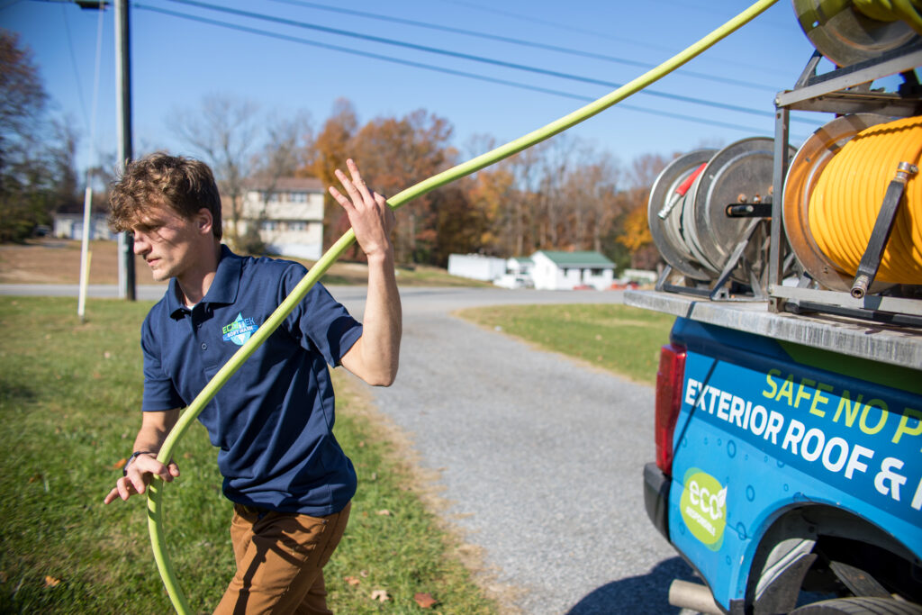 Residential vs. Commercial Power Washing: What’s the Difference in Hiring?