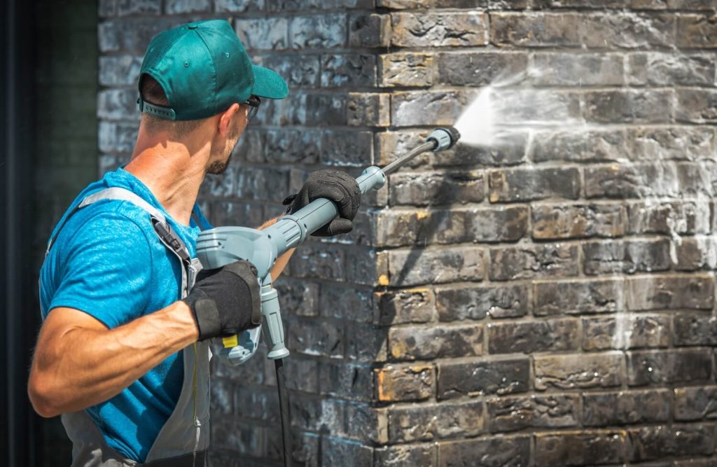 The Ultimate Step-by-Step Guide to Starting a Power Washing Business in 2025