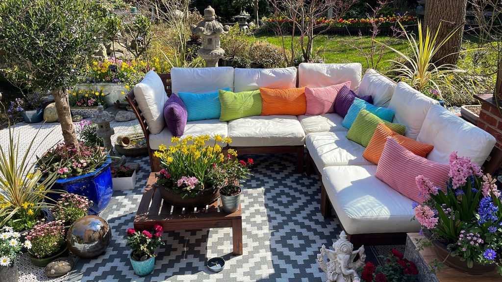 clean outdoor cushions