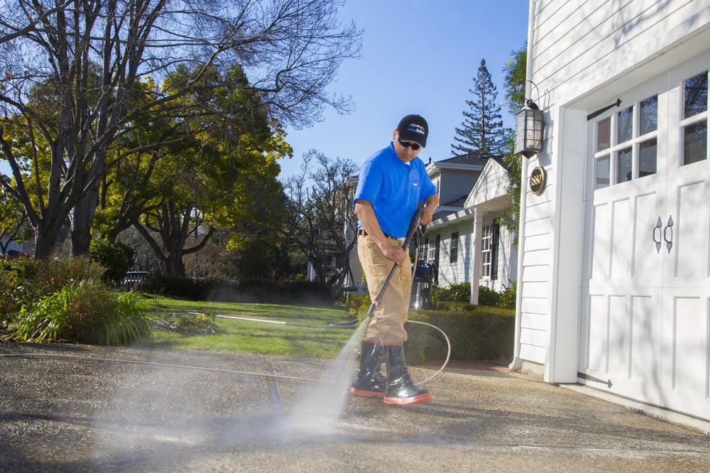 pressure washing driveway