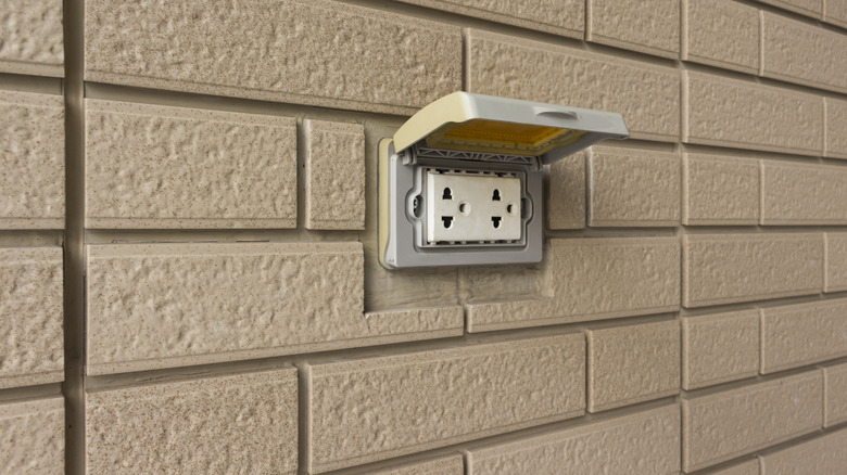 Electric socket